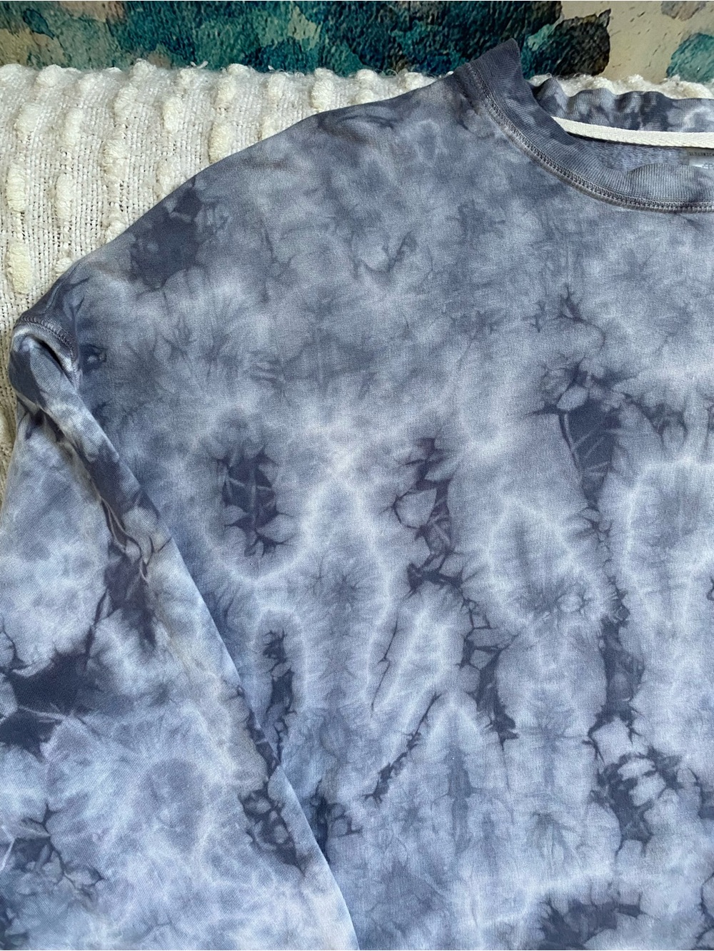 {Electric & Rose} High-Low Sweatshirt - Picture 2 of 5